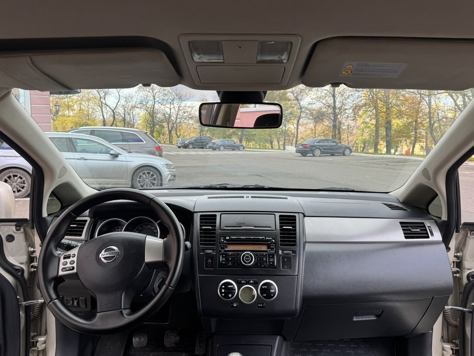 продам Nissan Tiida  2011 года 1.6 бензин