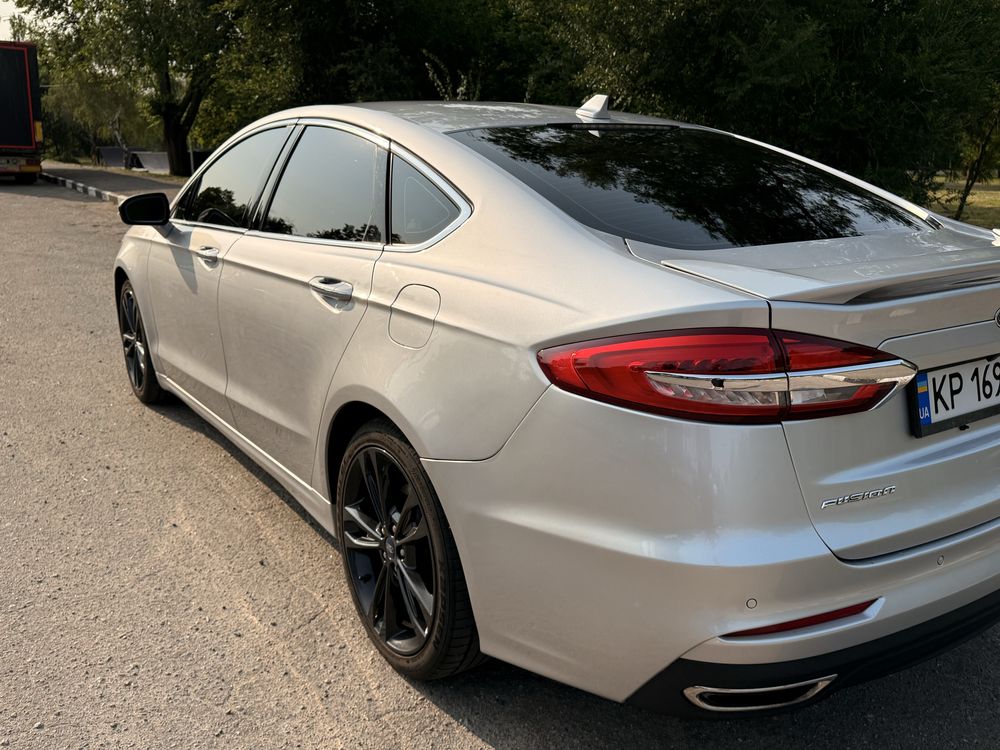 Продам FORD FUSION  2019