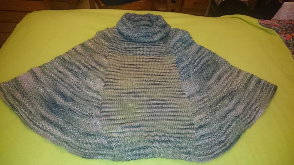 Poncho / Capa em pura lã feito à mão