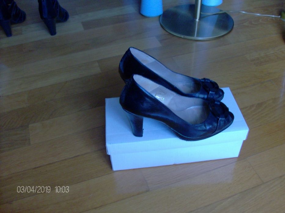 Sapatos de senhora em verniz, pretos nº 36