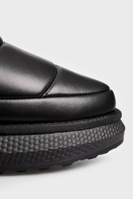 Шкіряні чорні уггі на хутрі