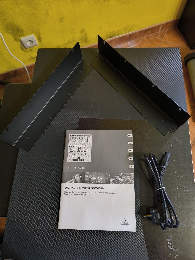 Mesa de DJ Behringer DDM4000