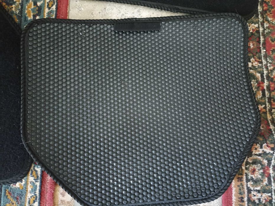 Tapetes universais para carro pequeno