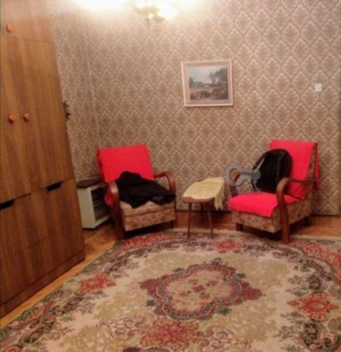 Помощь с поселением пол дома, 2 комнаты.