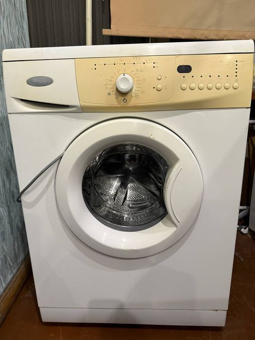 Продам пральну машину Whirlpool