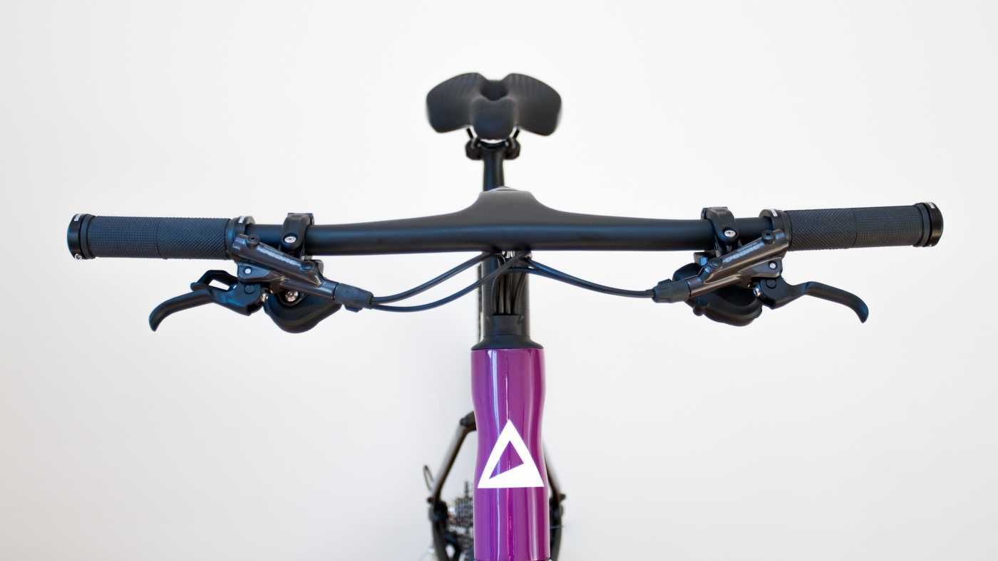 Rower gravel RADIKAL MOVERE z prostą kierownicą 2x11, karbonowe koła
