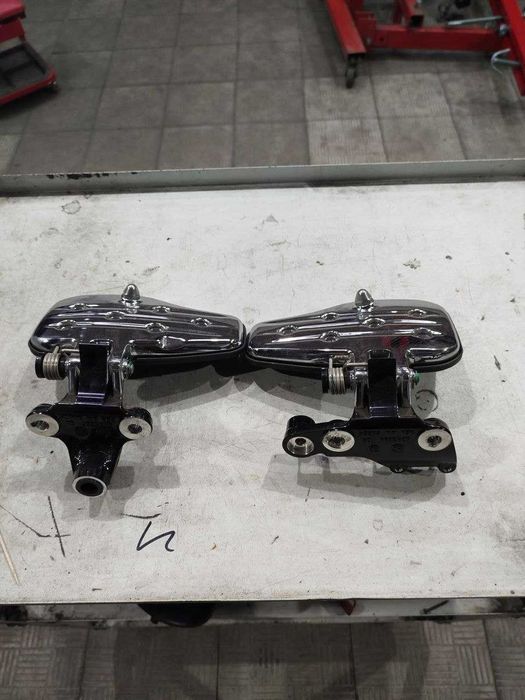 Комплект підніжек на BMW R18