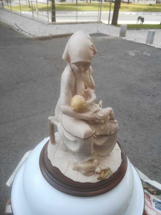 estatueta mãe rica em marfinite