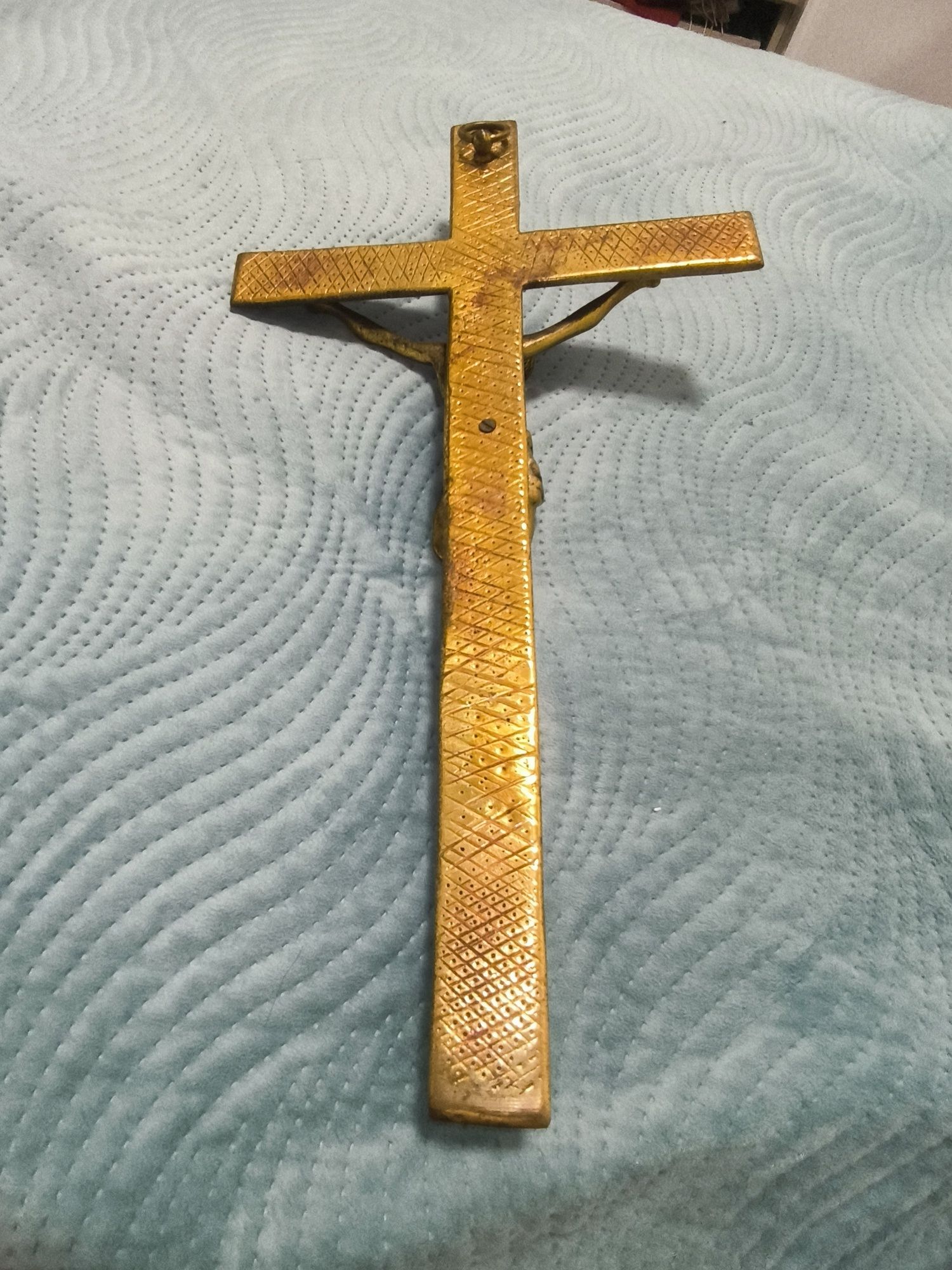 Cruz toda em metal com acabamentos em madeira de mogno  cerca de 40cm