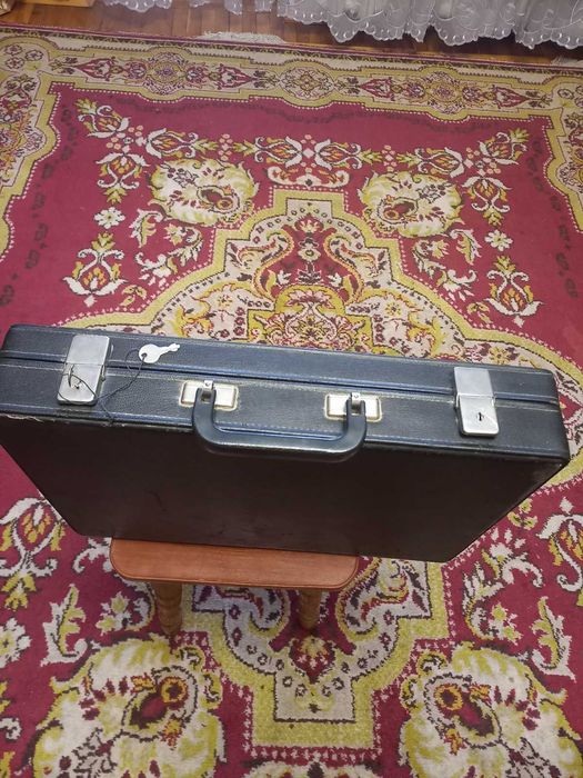 Продам дипломат б\у