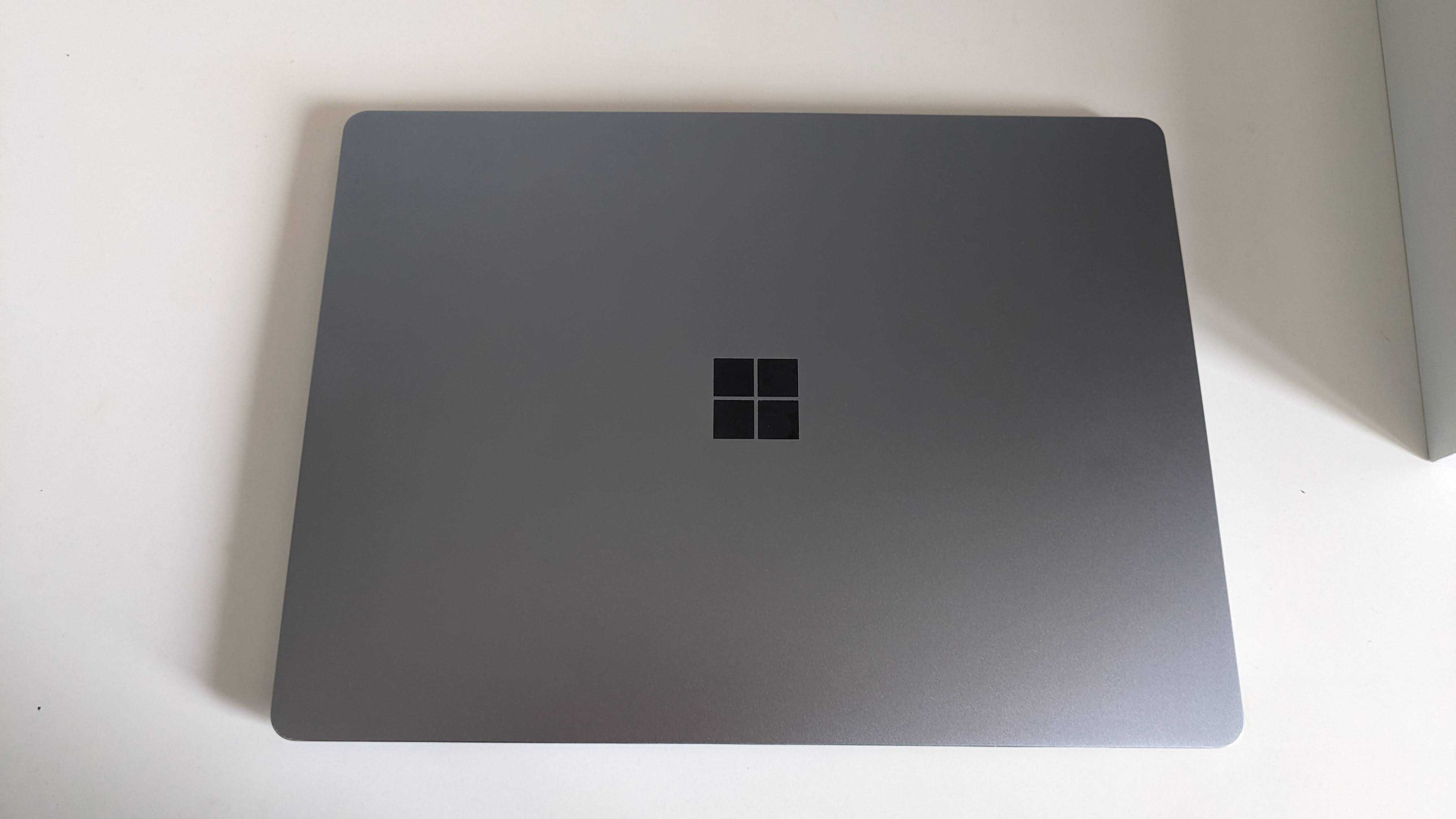 Microsoft Surface Laptop GO 12.4" i5-1035G1 8GB 128GB SSD (1943)