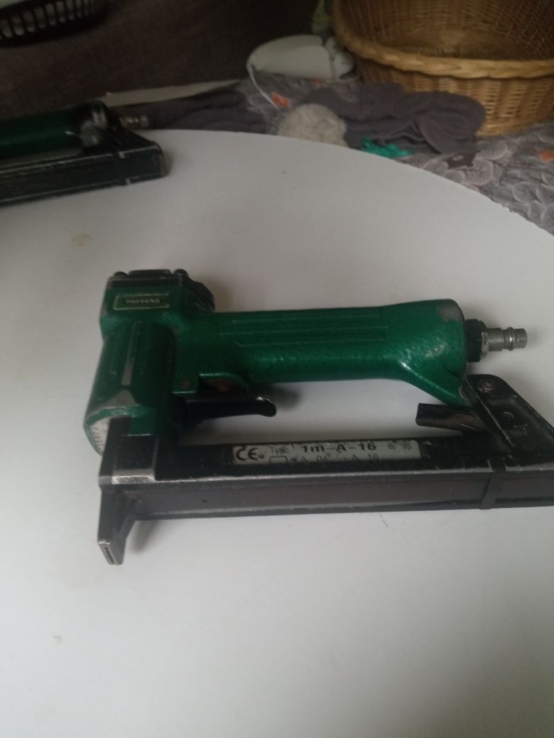Pistolet tapicerski