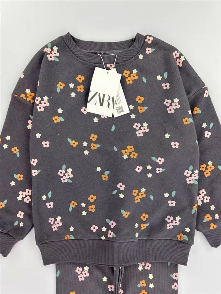Костюм для дівчинки фірми Zara