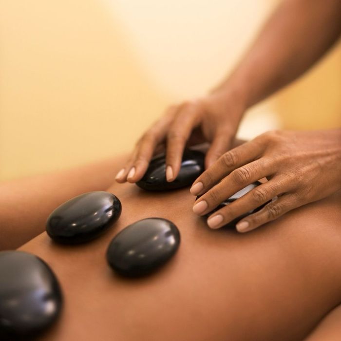 Стоун-масаж (масаж гарячим камінням)