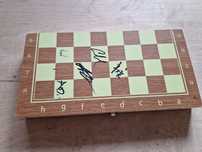 Szachy z autografami superarcymistrzów.