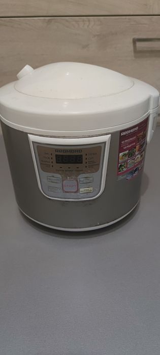 Мультиварка REDMOND 800w