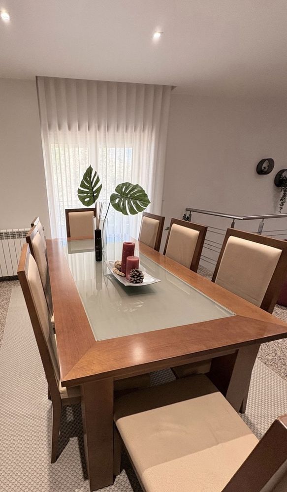 Mesa em cerejeira com tampo de vidro