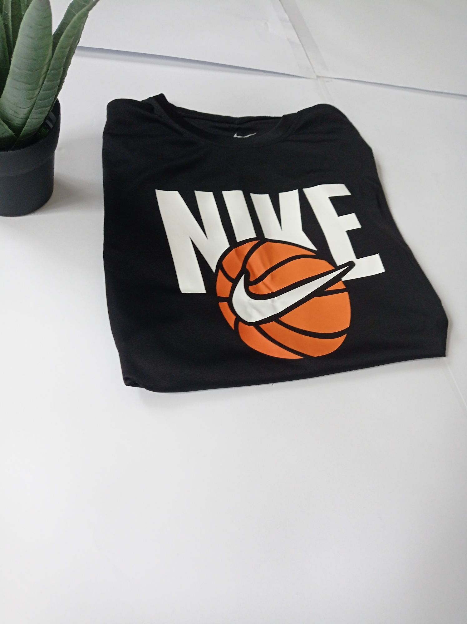 Нова футболка Nike синтетична