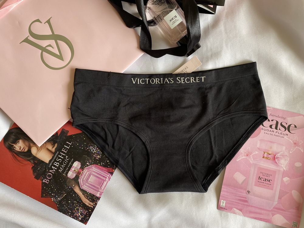 Труси, білизна Victoria’s Secret; C