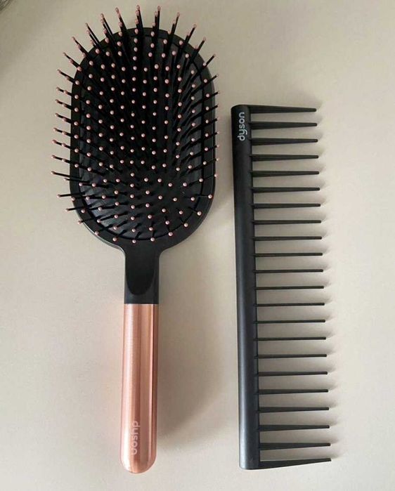 Гребінець Dyson золотого кольору розкіш та інновація для вашого волося