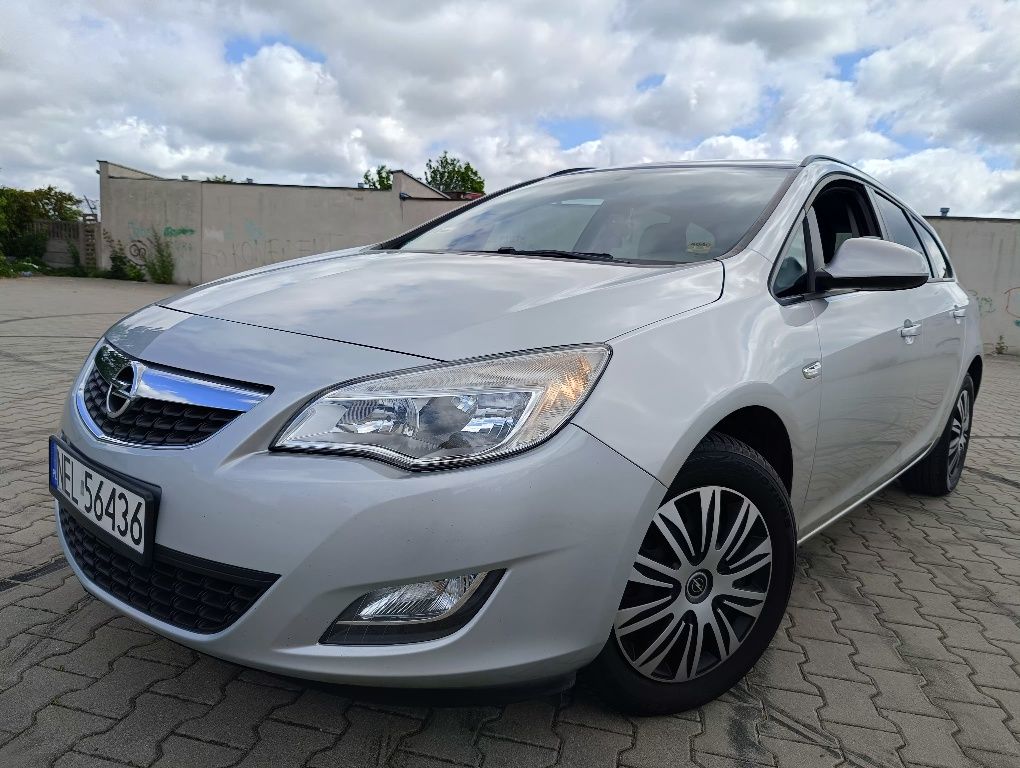 Opel Astra J 1.7Cdti 2011r. Bogato wyposażony