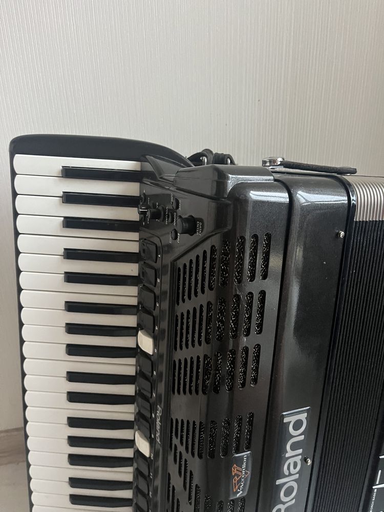 Цифровий аккордеон V-Accordion Roland FR-7 (ціна в $)