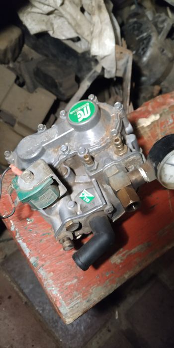 Продам метан установку,баллоны,крепления,редуктор