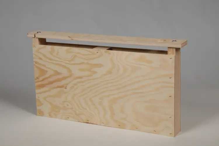 Podkarmiaczka ramkowa Dadant 3L drewniana gniazdowa do syropu