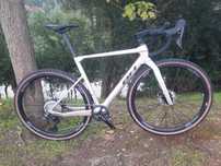 Bicicleta de gravel carbono nova