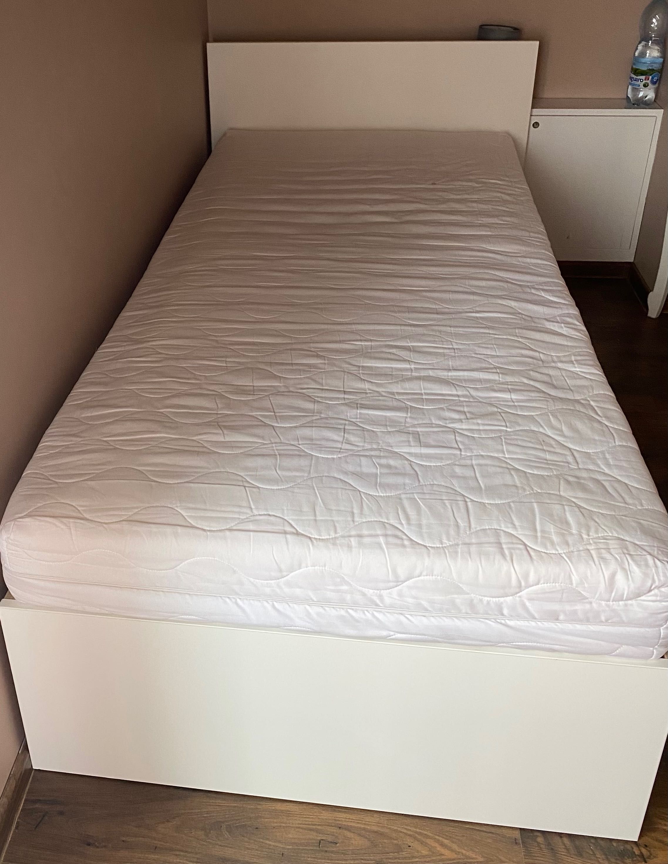 Młodzieżowe łóżko 90x200
