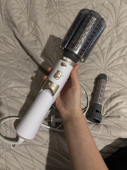 Фен-щетка Philips