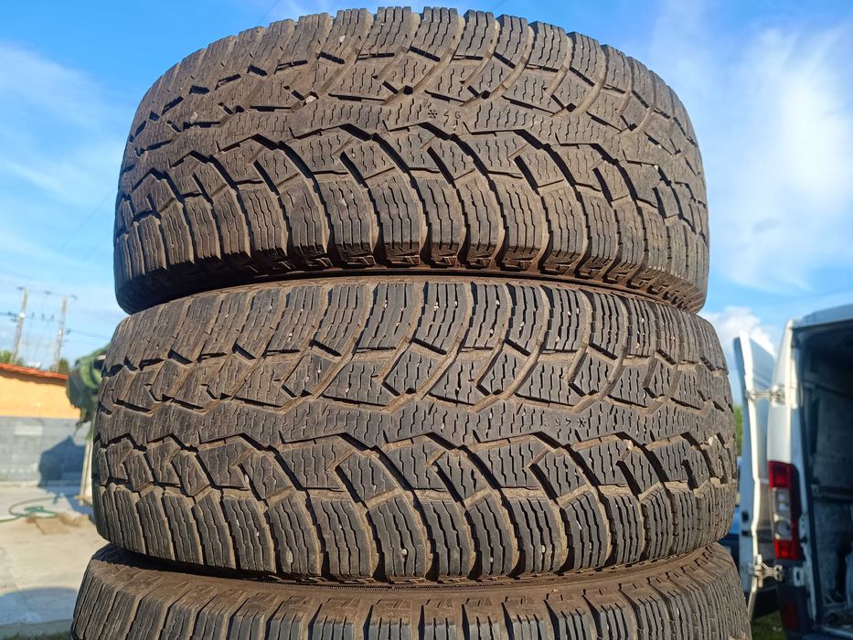 Opony zimowe Nokian 225/70R15C z 2022r