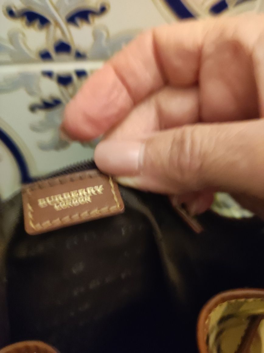 Mala Burberry linda e boa
