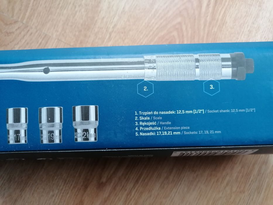 Klucz dynamometryczny 28-210Nm z nasadkami