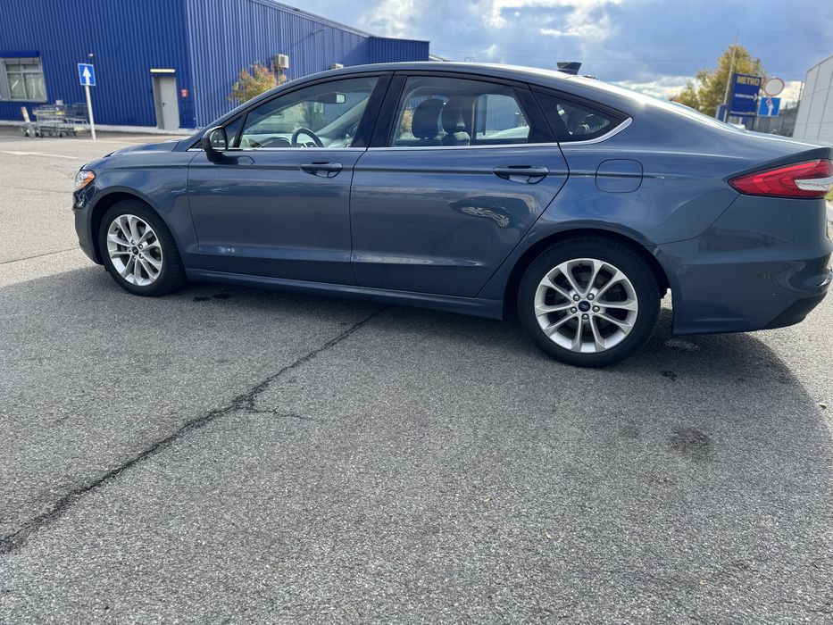 Оренда авто. Автомобіль в оренду. Машина в оренду. Таксі Львів. Гібрид