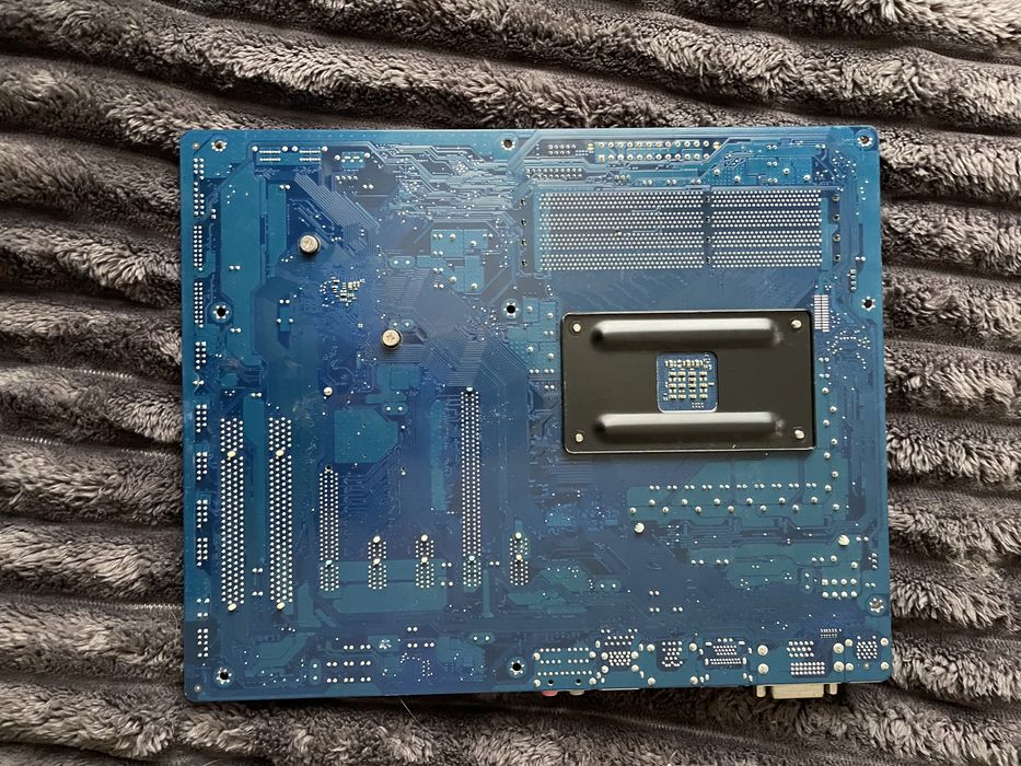 Материнская плата рабочая Gigabyte GA-A75-UD4H