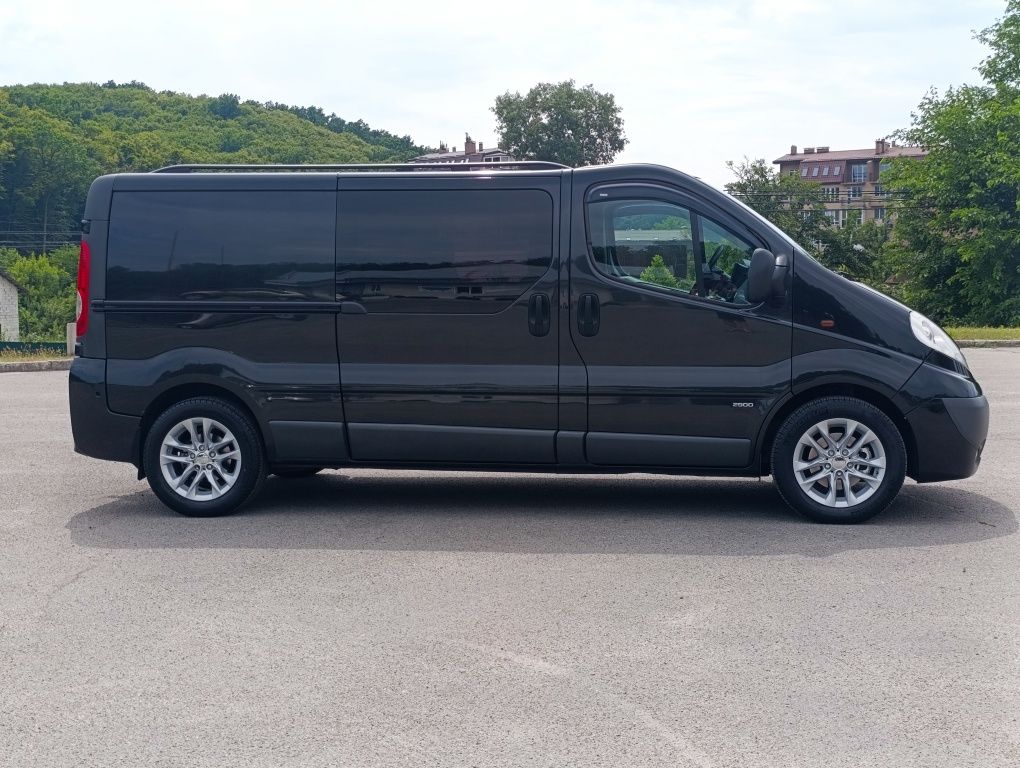 Opel vivaro 2.5 2011