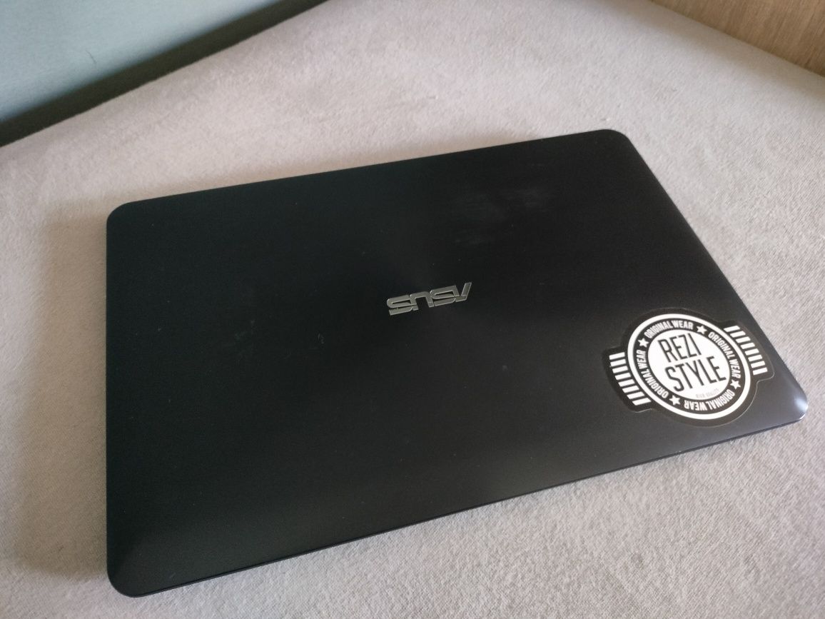 Sprzedam laptopa asus