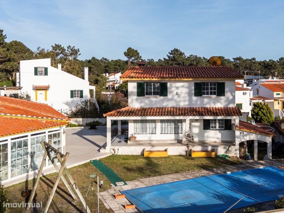 Moradia T5 Com Jardim E Piscina Privada, Para Venda, Na Praia Da Ga...