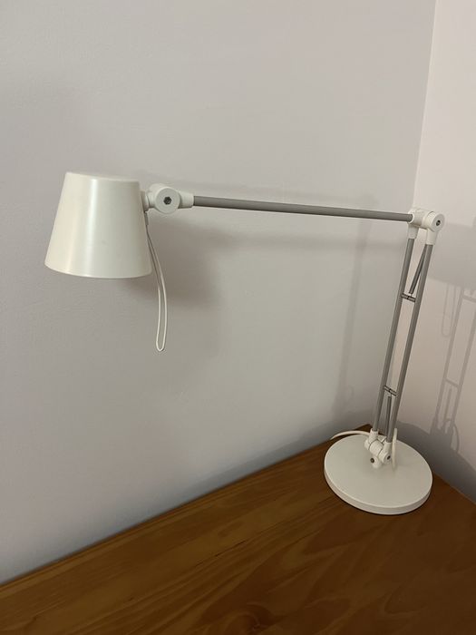 Secretária com arrumação