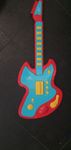 Zabawkowa gitara