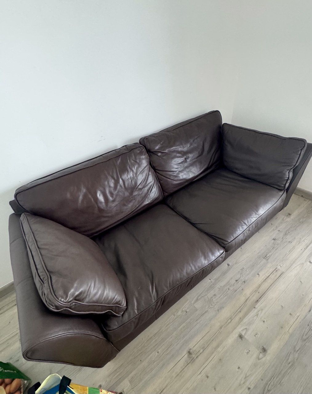 Sofa em pele Marc & Spencer 3 lugares cor chocolate