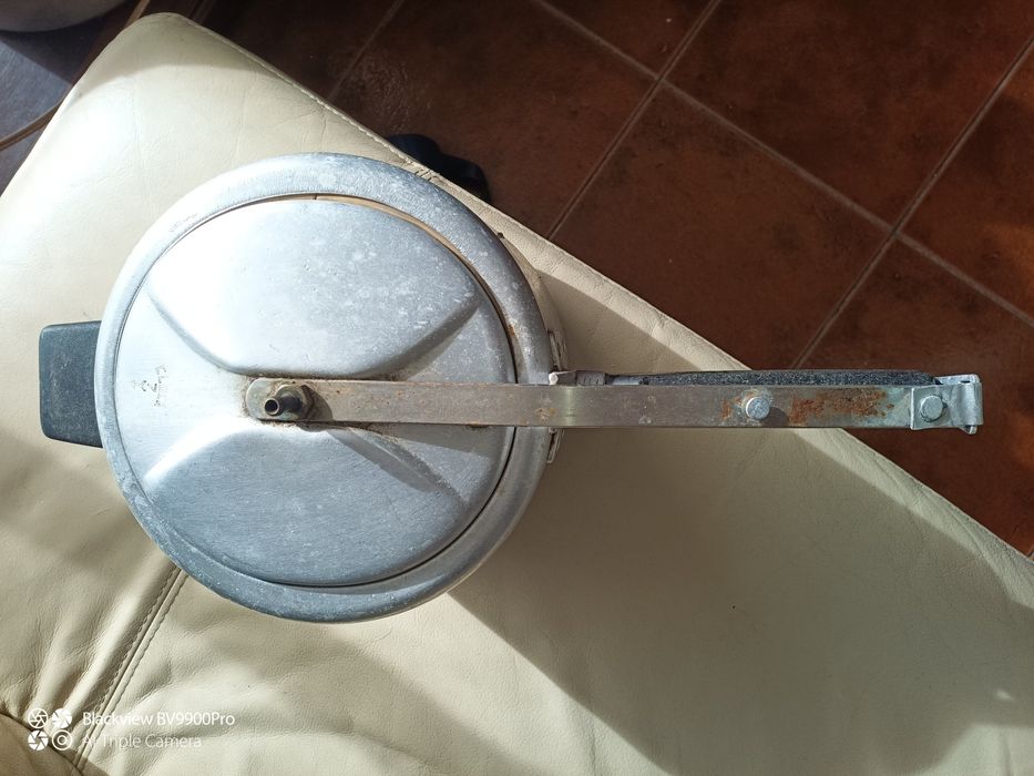 Panela de pressão um pouco mais antiga alumínio fundido