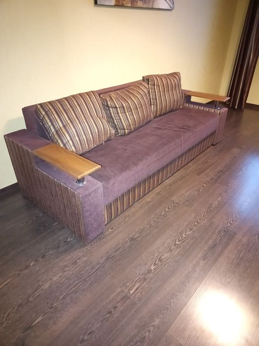 Диван продаю срочно