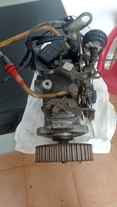 Duas bombas injetoras da Renault Kangoo 1.9 Diesel