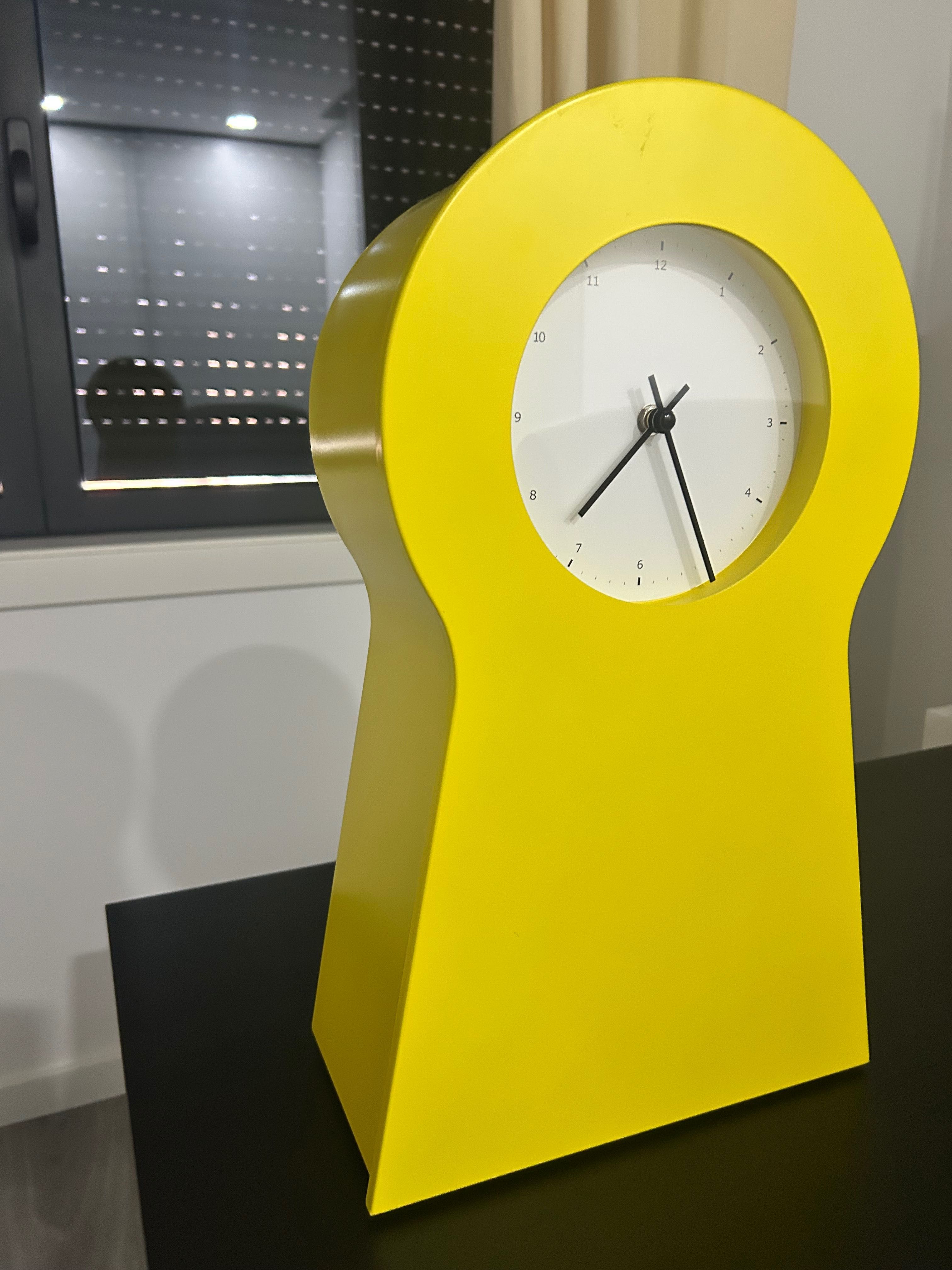 Relógio amarelo de mesa/parede