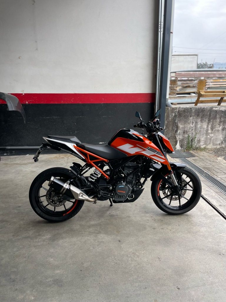 KTM Duke 125 – 2020 | Apenas 2 500 km | Como nova!
