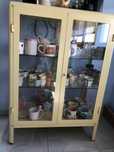 Vitrine amarela ikea