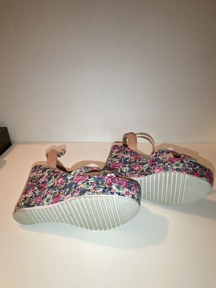 Sapatos/Sandalias