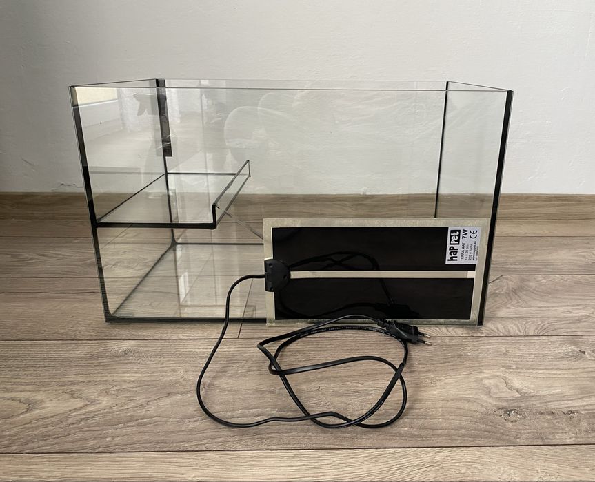 Terrarium z podgrzewaną matą i termometrem